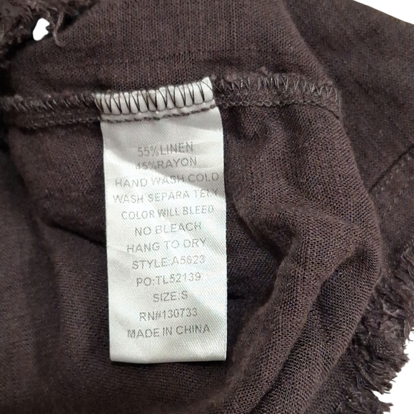 Umgee Brown Linen Blend Womens Cuffed Short Sleeve Top Sz Sm Raw Hem Pocket NEW - Picture 7 of 9